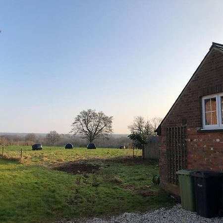 The Cowshed Apartment Salisbury Bagian luar foto