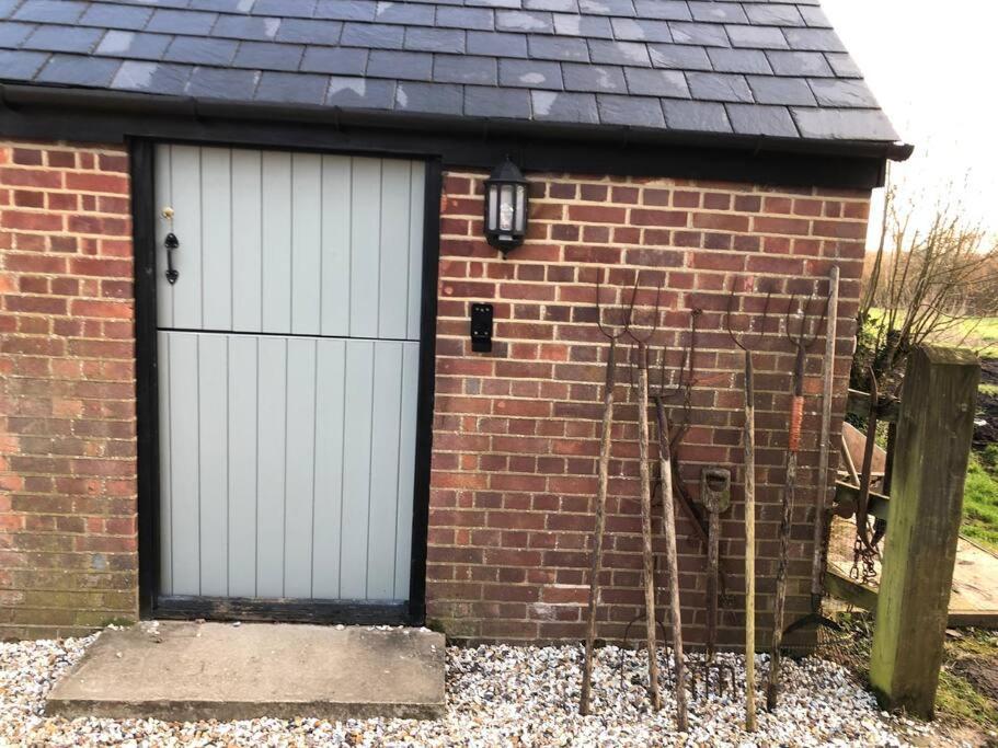 The Cowshed Apartment Salisbury Bagian luar foto