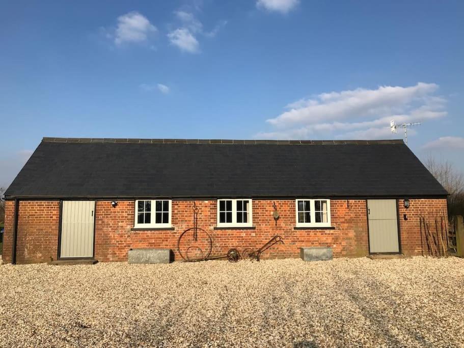 The Cowshed Apartment Salisbury Bagian luar foto