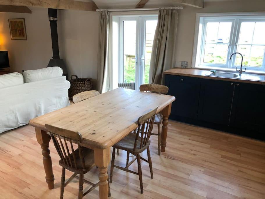 The Cowshed Apartment Salisbury Bagian luar foto