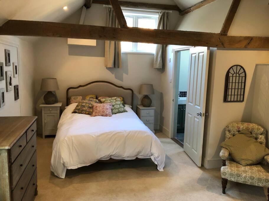 The Cowshed Apartment Salisbury Bagian luar foto