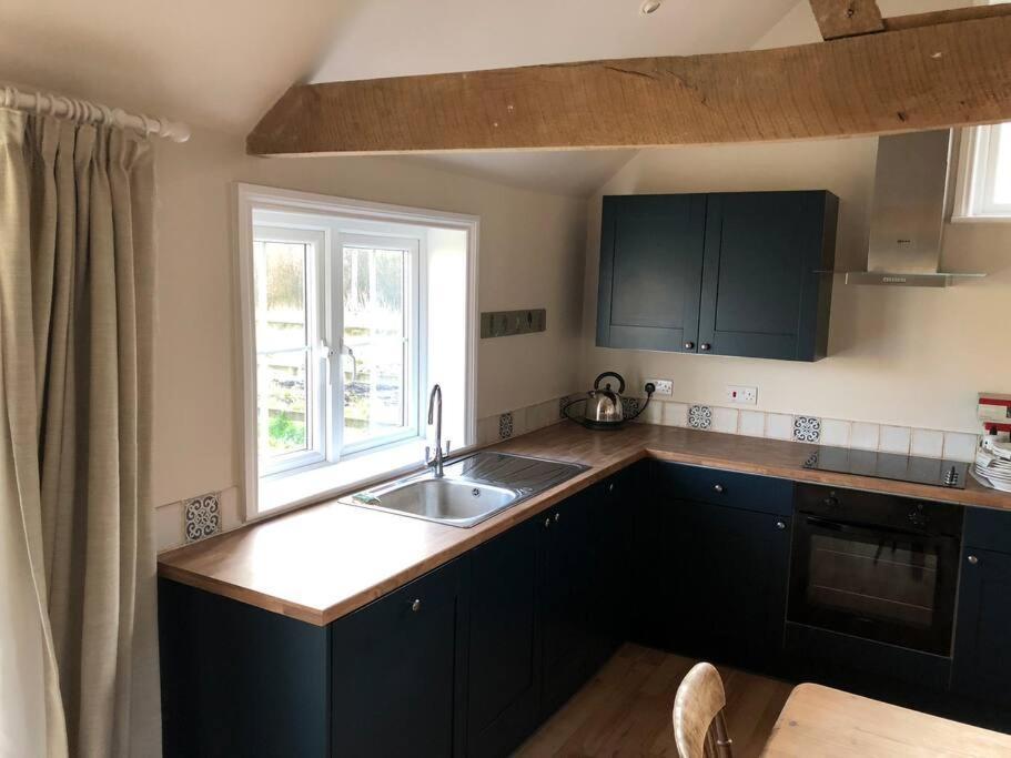 The Cowshed Apartment Salisbury Bagian luar foto