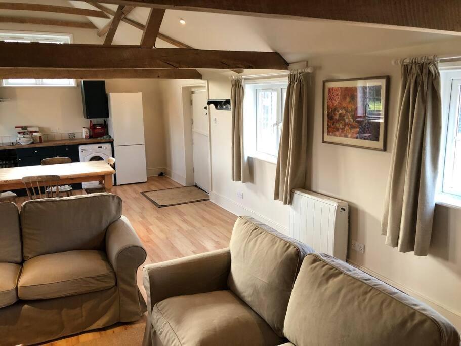 The Cowshed Apartment Salisbury Bagian luar foto